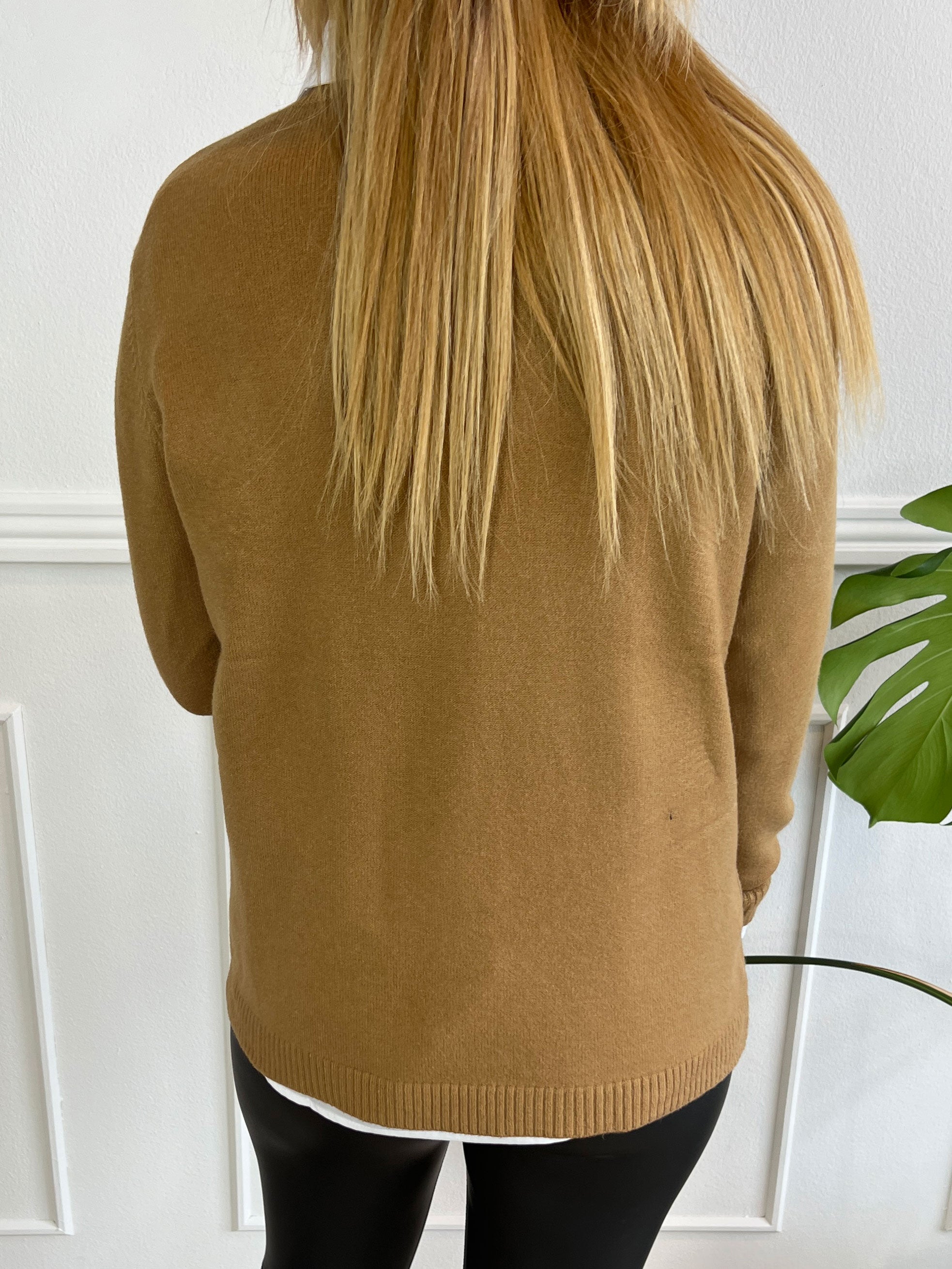 Tamara - Mjuk tröja med liten v-ringning